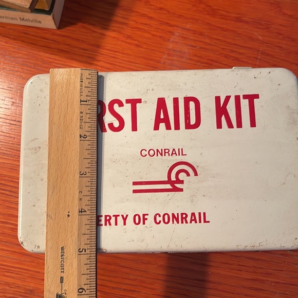Vintage Metal First Aid Kit Conrail - Picture 11 of 12